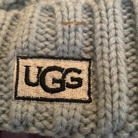 UGG WINTER HAt - Picture 3 of 4